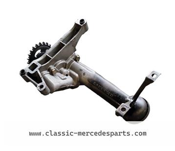 Motor oliepomp Mercedes E300 Turbodiesel origineel om606  beschikbaar voor biedingen