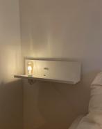 Westwing design wandlamp wit met plankje - USB & dimbaar, Ophalen, Zo goed als nieuw