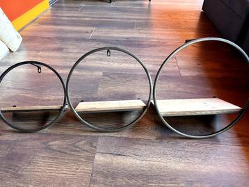 Set of three circle wall shelves beschikbaar voor biedingen