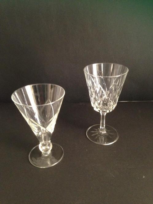 Wijnglas geslepen motief, Verzamelen, Glas en Borrelglaasjes, Gebruikt, Overige typen, Ophalen of Verzenden