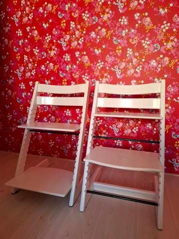 Twee Stokke Tripp Trapp stoelen - Wit beschikbaar voor biedingen