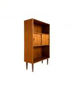 Vintage Deense boekenkast met schuifdeuren ‘60, Huis en Inrichting, Kasten | Boekenkasten, Met deur(en), Vintage retro buisframe design rotan webbing papercord deens