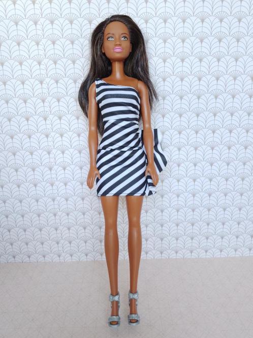BA27 Barbie 60 Inspiring Girls Since 1959 AA, Verzamelen, Poppen, Gebruikt, Pop, Ophalen of Verzenden