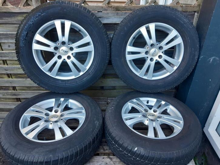 5x114,3 velgen 16 inch met Dunlop winterbanden 215/70R16, Auto-onderdelen, Banden en Velgen, Banden en Velgen, Winterbanden, 16 inch