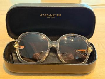 ️ Coach HC8360U CH557 T Zonnebril – Tweedehands in Perfect beschikbaar voor biedingen