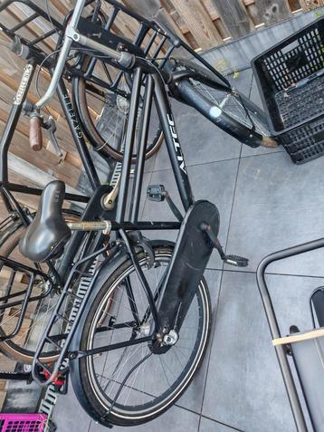 2x fietsen te koop opknappers,samen ophalen
Gazelle en Altec beschikbaar voor biedingen