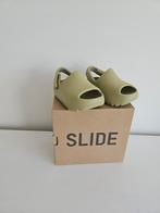 Yeezy slide resin  EU25, Kinderen en Baby's, Ophalen of Verzenden, Zo goed als nieuw, Schoentjes