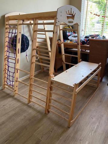 Houten speeltoestel voor binnen beschikbaar voor biedingen
