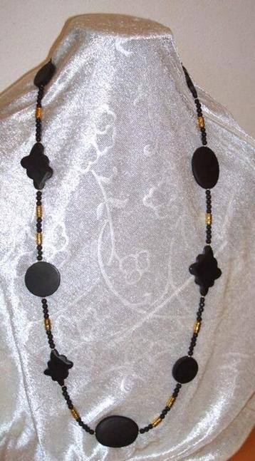 SALE: Lange ketting van lava en zwarte jade beschikbaar voor biedingen