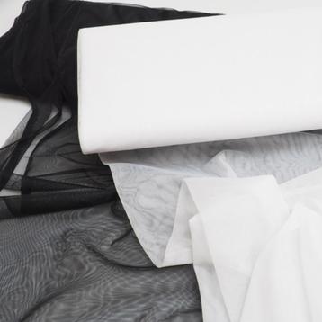 5 meter extra fijn tule wit + 5 meter zwart beschikbaar voor biedingen