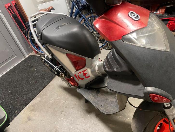 Gilera Ice 70cc, Fietsen en Brommers, Scooters | Piaggio, Zo goed als nieuw, Overige modellen, Tweetakt, Ophalen