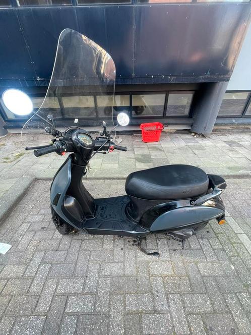 AGM Swan 2018 Slechts 13xxxx km op teller!!, Fietsen en Brommers, Snorfietsen en Snorscooters, Zo goed als nieuw, Overige merken