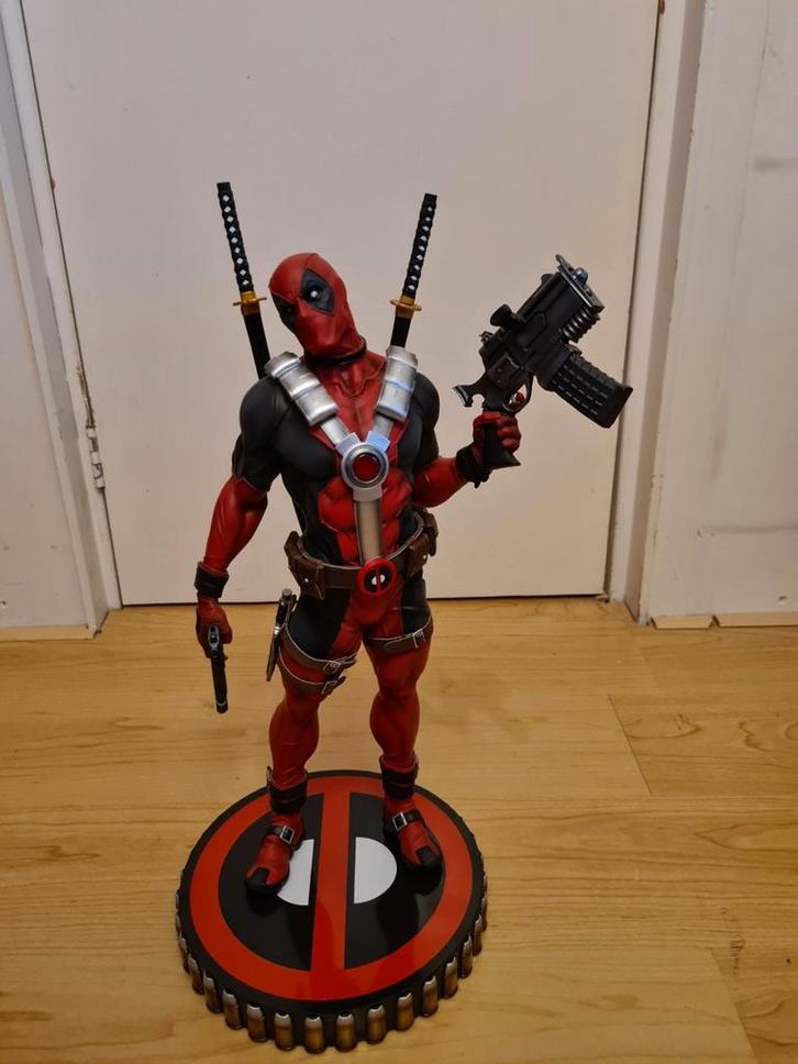 Deadpool Premium Format Sideshow Statue 1/4 Scale Statue, Verzamelen, Stripfiguren, Zo goed als nieuw, Beeldje of Figuurtje, Superheld