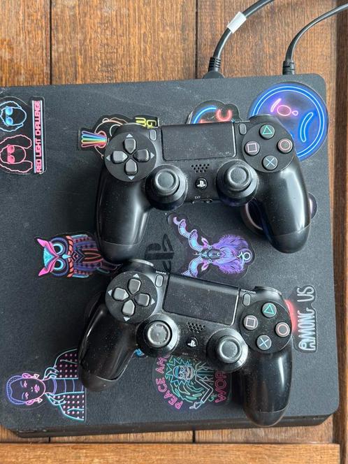 PlayStation 4 Slim – 500GB, Spelcomputers en Games, Spelcomputers | Sony PlayStation Consoles | Accessoires, Zo goed als nieuw