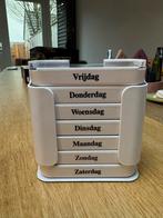 Pillendoosjes week, Ophalen of Verzenden, Zo goed als nieuw