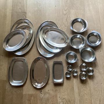 Heel veel keuken schalen serveerschalen serveer borden beschikbaar voor biedingen