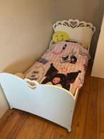 Meisjes bed hout, Kinderen en Baby's, Kinderkamer | Bedden, Ophalen, 85 tot 100 cm, Zo goed als nieuw, Lattenbodem