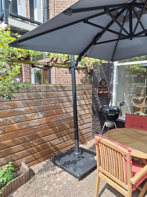Avola (Bristol) parasolvoet zwart beton 90kg met wielen, Tuin en Terras, Parasols, Zo goed als nieuw, Parasolvoet, Minder dan 1 meter