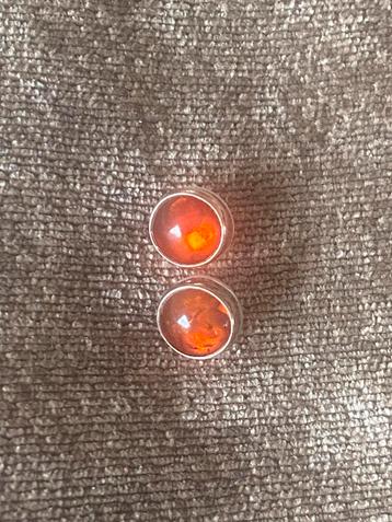 Zilveren oorknopjes met amber beschikbaar voor biedingen