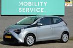 Toyota Aygo 1.0 VVT-i x-play Airco CarPlay CAMERA 1ste eig, Voorwielaandrijving, Stof, Gebruikt, 4 stoelen