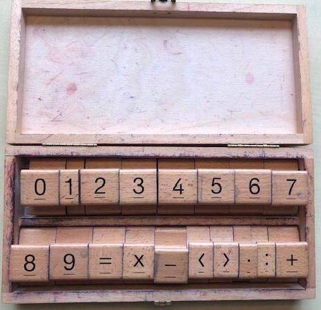 Cijferstempels met rekentekens?Nu in prijs verlaagd !,, Antiek en Kunst, Curiosa en Brocante, Ophalen of Verzenden