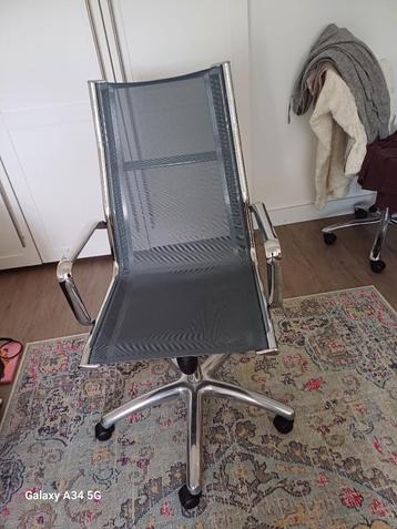 Bureau stoel  beschikbaar voor biedingen