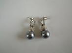 prachtige oorbellen met grijze parel, Ophalen of Verzenden, Grijs, Overige materialen