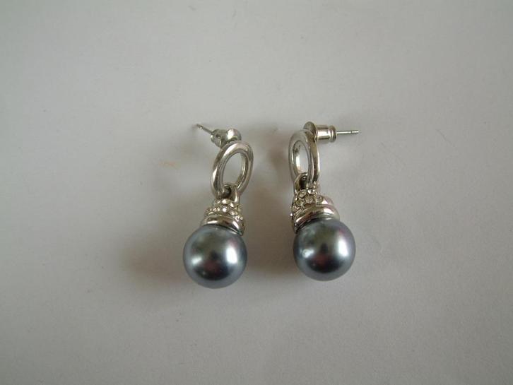 prachtige oorbellen met grijze parel, Sieraden, Tassen en Uiterlijk, Oorbellen, Overige materialen, Grijs, Ophalen of Verzenden