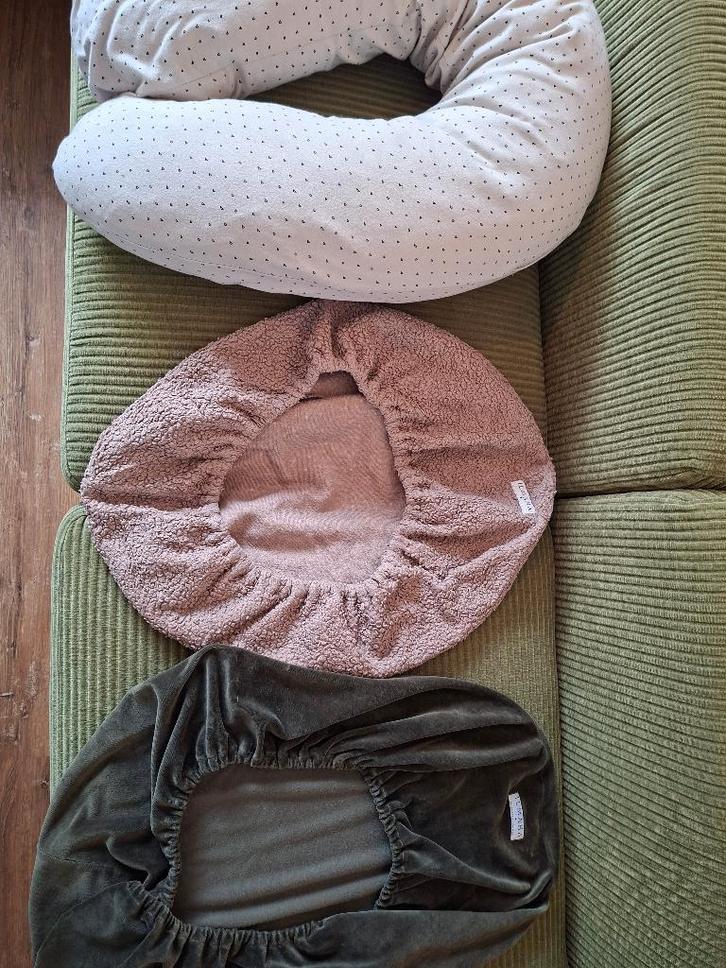 Voedingskussen met 2x Relaxhoes van Ilmaha, Kinderen en Baby's, Babyvoeding en Toebehoren, Gebruikt, Voedingskussen, Ophalen