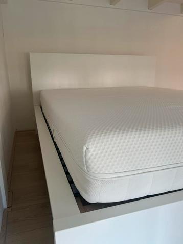 Nieuw King-size bed + matras (wasbare hoes) beschikbaar voor biedingen
