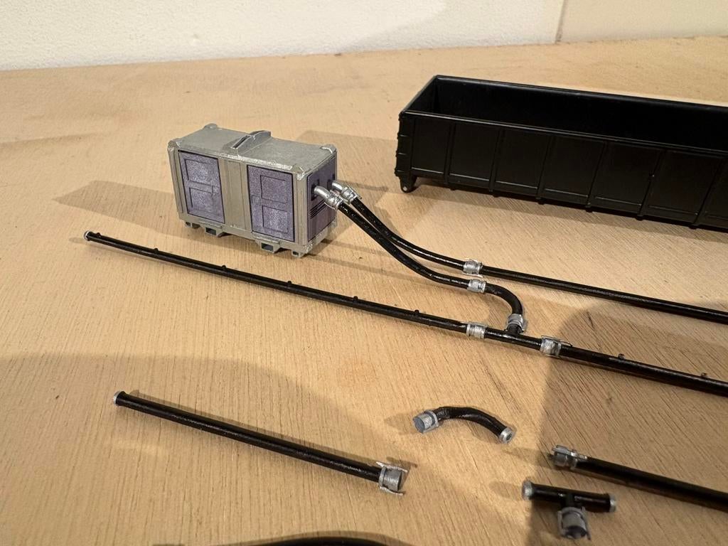Bronbemalings pomp Diorama 1:50 mooi voor bij u Caterpillar, Verzenden, Zo goed als nieuw, Bus of Vrachtwagen