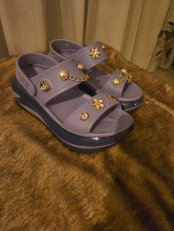 Crocs mega crush clogs maat 38/39 beschikbaar voor biedingen