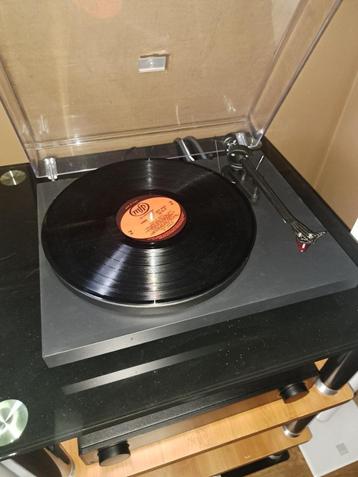 Pro-Ject Debut carbon EVO satin black 2M red beschikbaar voor biedingen