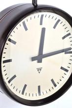 Dubbelzijdige fabrieksklok bakeliet klok Pragotron jaren 60, Ophalen of Verzenden, Gebruikt