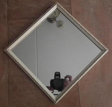 spiegeltje in oud lijstje beschikbaar voor biedingen