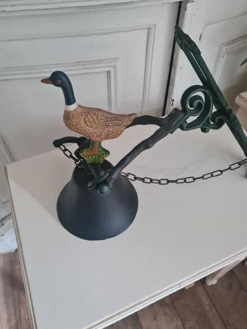 Zware gietijzeren trekbel eend beschikbaar voor biedingen