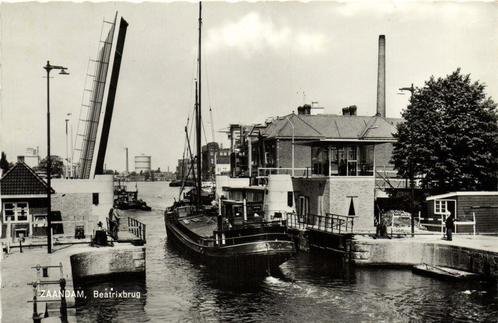 Zaandam, Beatrixbrug - schip volk - ongelopen, Verzamelen, Ansichtkaarten | Nederland, Ongelopen, Noord-Holland, 1920 tot 1940