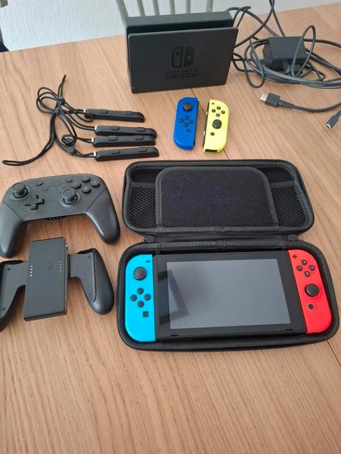 Nintendo Switch, Spelcomputers en Games, Spelcomputers | Nintendo Switch, Zo goed als nieuw, Switch 2019 Upgrade, Met 3 controllers of meer