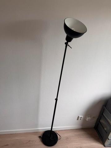 Vloerlamp zwart beschikbaar voor biedingen