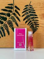Parfumminiatuur Givenchy Very irresistible - 4 ml, Ophalen of Verzenden, Zo goed als nieuw, Miniatuur, Gevuld