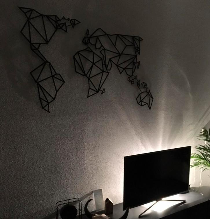 Wereldkaart Zwart Metaal - goede kwaliteit, Huis en Inrichting, Woonaccessoires | Wanddecoraties, Zo goed als nieuw, Ophalen