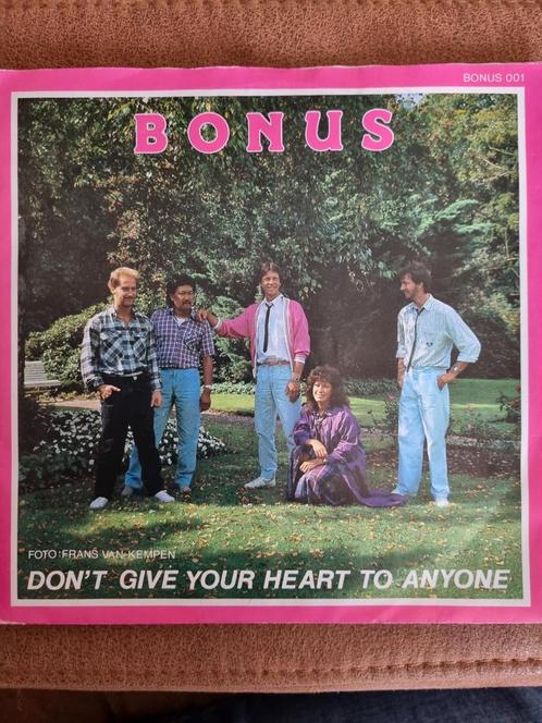 Bonus " Don't give your heart to anyone " vinyl single, Cd's en Dvd's, Vinyl | Nederlandstalig, Zo goed als nieuw, Levenslied of Smartlap