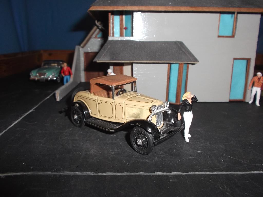 1/43 1931 Ford Model A Roadster - ERTL, Ophalen of Verzenden, Gebruikt, Auto, Overige merken