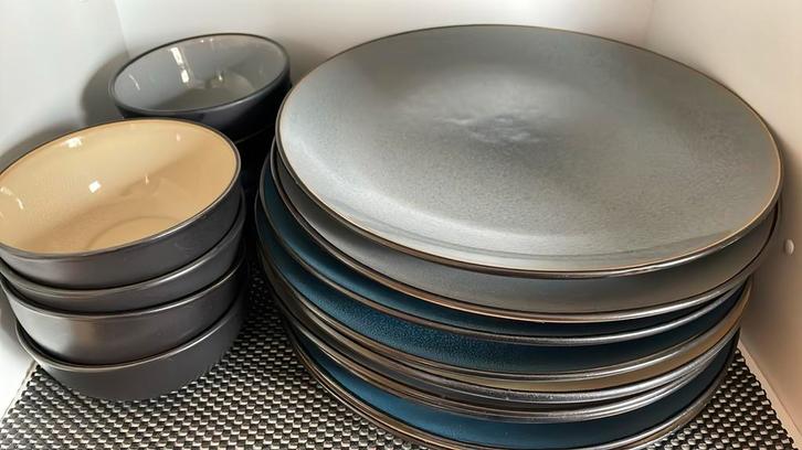 Gezocht: borden van Elena servies Xenos (blauw beige grijs), Huis en Inrichting, Keuken | Servies, Zo goed als nieuw, Bord(en)