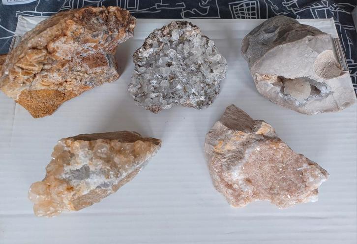 Lot met 5 grotere mineralen (Kwarts & Calciet), Verzamelen, Mineralen en Fossielen, Mineraal, Ophalen of Verzenden