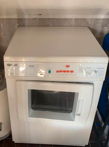 Wasdroger mooie Bauknecht goede staat vaste prijs 100 euro beschikbaar voor biedingen