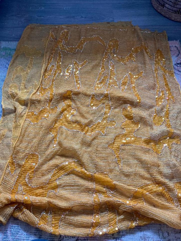 Vintage geel goudkleur geborduurd pailletten sari sjaal boho, Hobby en Vrije tijd, Stoffen en Lappen, Gebruikt, Satijn of Zijde