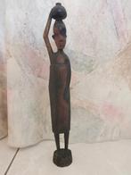 Afrikaanse dame met waterkruik., Ophalen