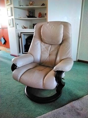 Twee comfortabele Relaxstoel Prominent beschikbaar voor biedingen
