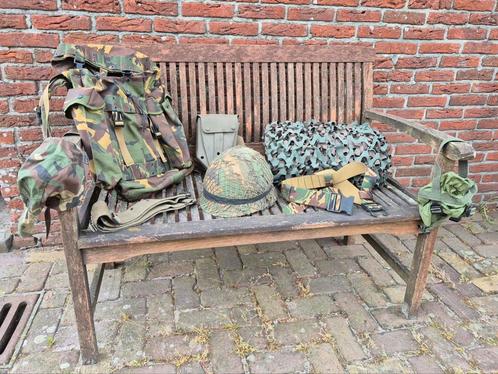Camouflage spullen zoals helm rugzak riem, Verzamelen, Militaria | Algemeen, Landmacht, Kleding of Schoenen, Nederland, Ophalen of Verzenden